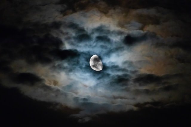 The Moon Is Beautiful, Isn't It